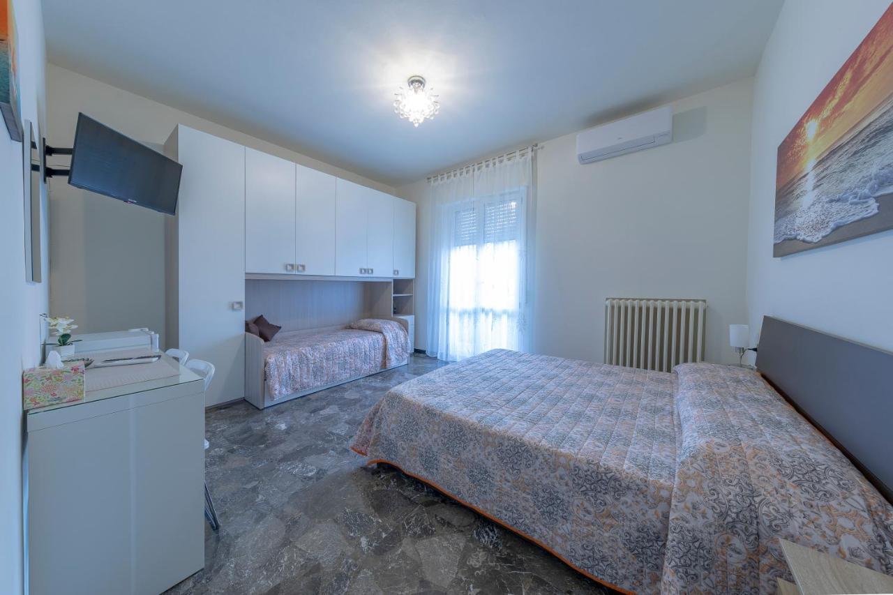 Affittacamere Ss. Smile Loreto Dış mekan fotoğraf